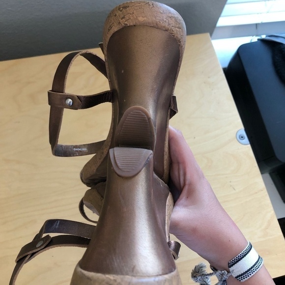 Kenneth Cole Reaction Apple Cedar Leather Wedge Sandals - Y2K Vibe - Picture 13 of 13